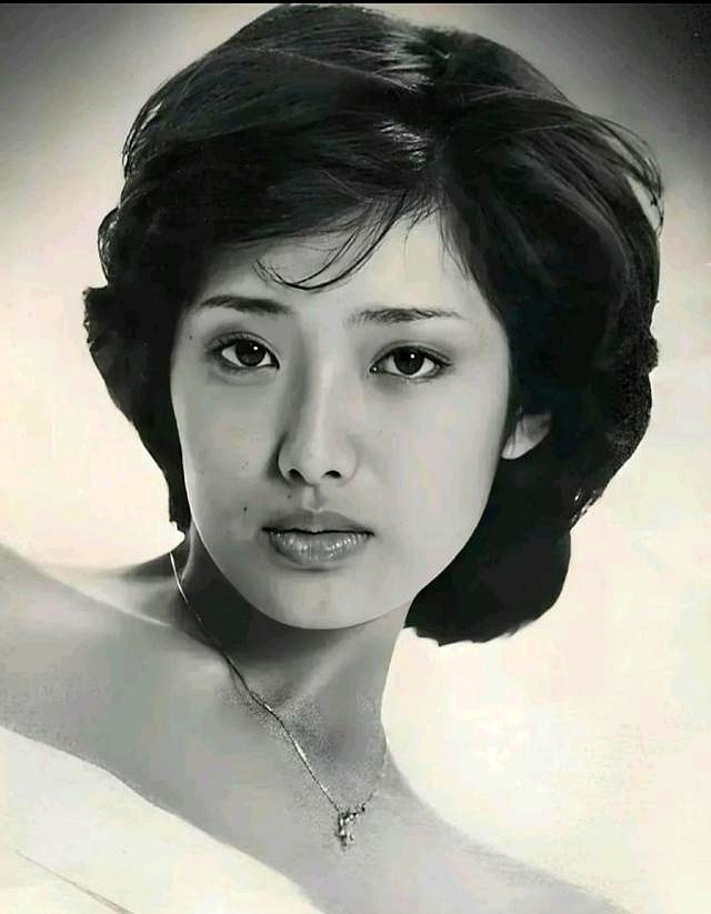 张曼玉挂历版权问题_日本演员中野良子挂历_香港女明星挂历图片