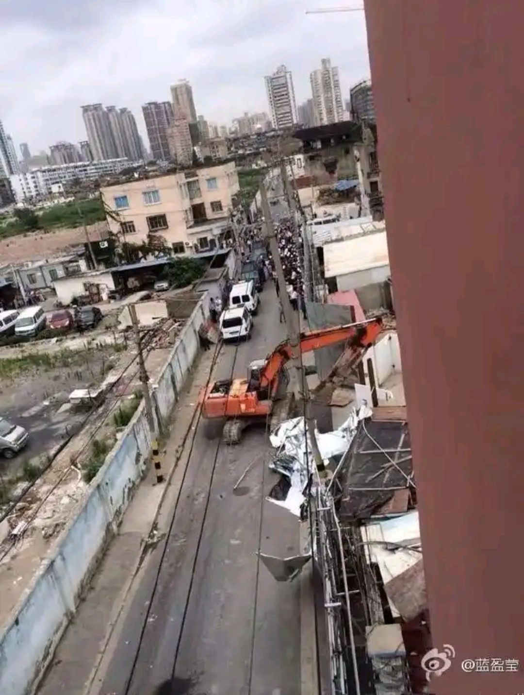 蓝盈莹拆迁旧案真相_最近被扒出黑料的明星,_蓝盈莹卖惨骗取同情事件