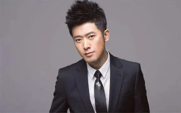 退出娱乐圈香港男星_前超一线男星任泉退圈后发展_陈冠希退出娱乐圈后创立品牌